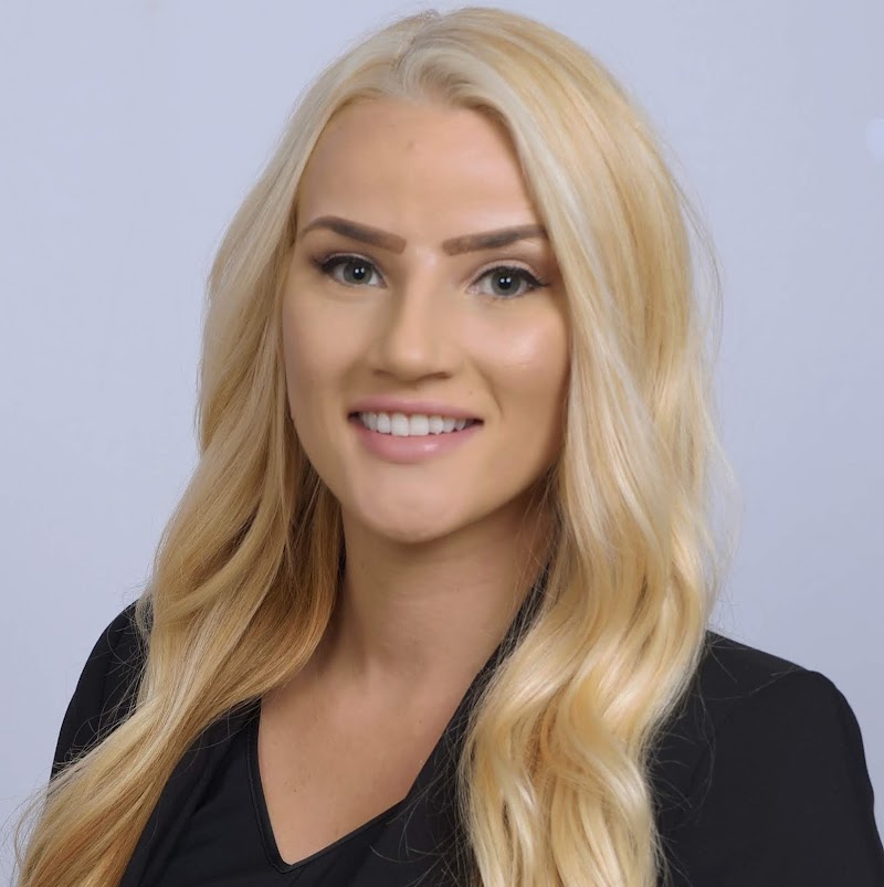 Farmers Insurance - Ashley Piquette