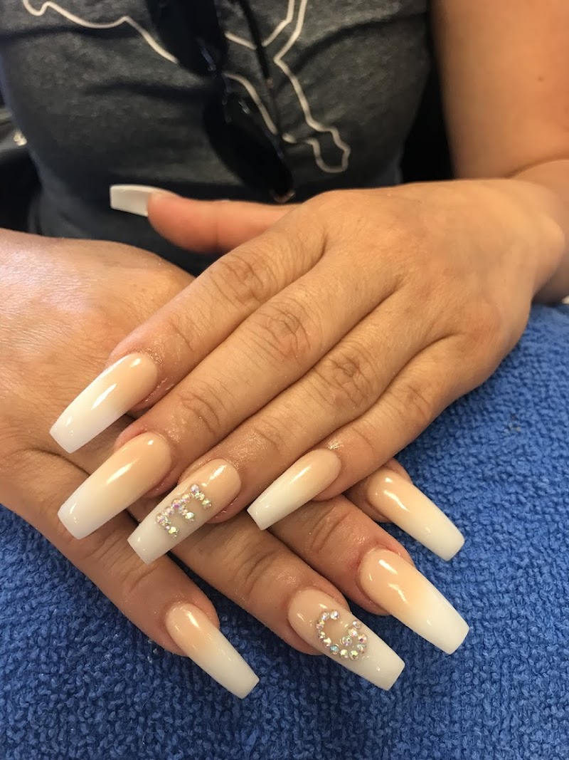Vicky's Nails & Spa